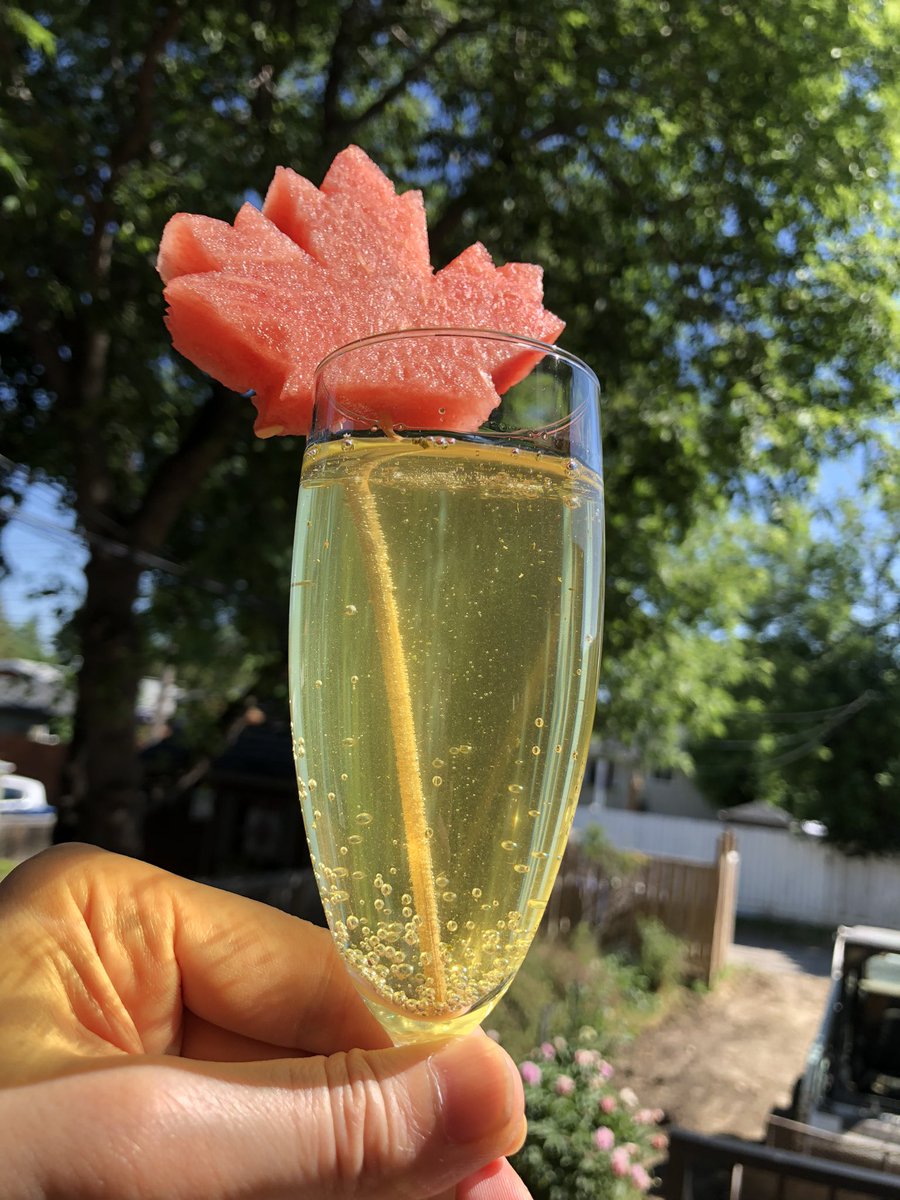 MatsukazeTea's tweet photo. Super hot #summer day!🌞Enjoying water melon 🍉 with a glass of sparkling cold brewed #organic #bancha on Canada Day. https://t.co/GHiMngm69F