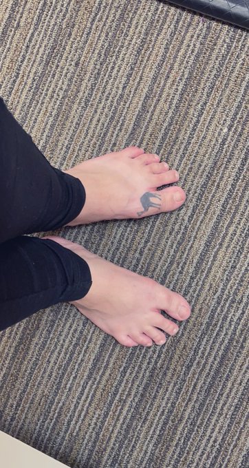 I love having a job I can just be barefoot at. 🥰🥰🥰 https://t.co/Nd9ESKgjrz<a href="/tag/flash"class="tags"><span>#flash</span></a><a href="/tag/mondayvibes"class="tags"><span>#mondayvibes</span></a><a href="/tag/hey"class="tags"><span>#hey</span></a><a href="/tag/pierced"class="tags"><span>#pierced</span></a><a href="/tag/staysafe"class="tags"><span>#staysafe</span></a><a href="/tag/bipride"class="tags"><span>#bipride</span></a>