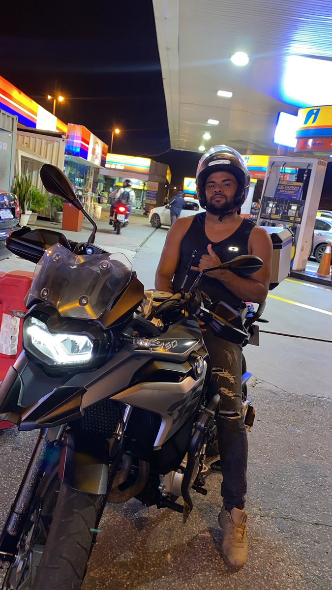 BD_rolezn_'s tweet photo. Obg meu Deus , Obg mamãe que está do lado de Deus , sonho de menino de ter um Robozão da BMW realizado 🙌🏻❤️🙏🏿 https://t.co/MU4uFHAy6r