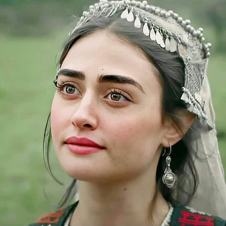Ruba98913960's tweet photo. @esbilgic Ne güzel ceylan gözleri🥺🤍
 kalplerin kraliçesi👑💫

#EsraBilgic #EsraBilgiç #halima #Sultan #sultanhalima #halimahatun #dirilisertugrul @trt1 https://t.co/wrsZAahgmR