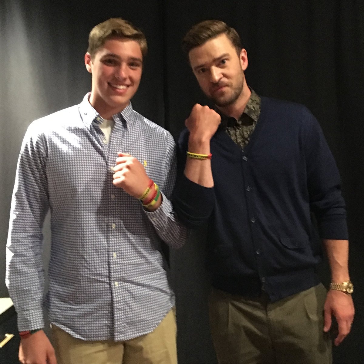 NewtownHelps's tweet photo. JT and JT wearing matching Newtown Helps Rwanda Bracelets after they each won a Teen Choice Award in 2016.
@thejtlewis @jtimberlake https://t.co/4zHYeyEFym
