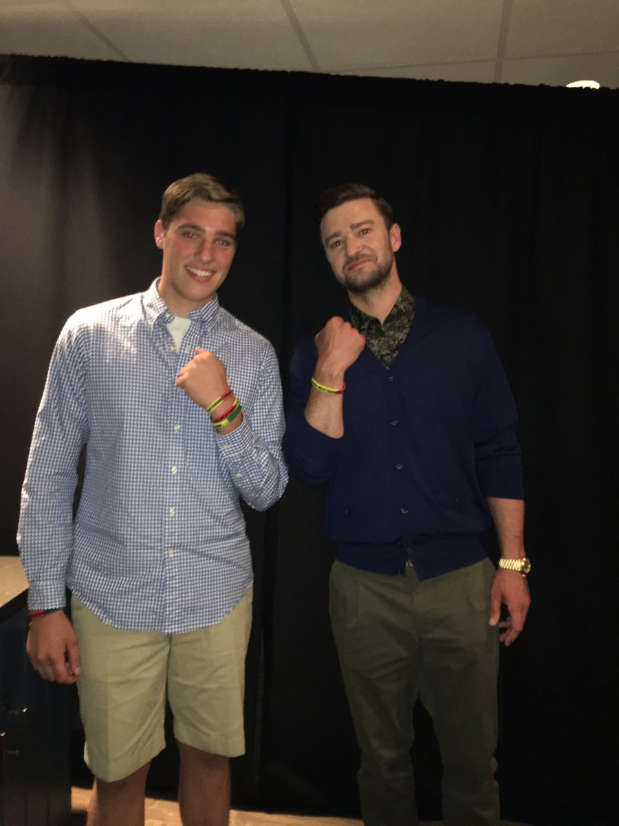 NewtownHelps's tweet photo. JT and JT wearing matching Newtown Helps Rwanda Bracelets after they each won a Teen Choice Award in 2016.
@thejtlewis @jtimberlake https://t.co/4zHYeyEFym