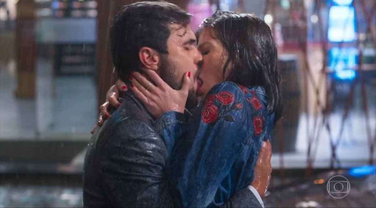 Lorraene_BR14's tweet photo. Eu te amo Rafael beijando a Kyra na chuva, eu te amo
#SalveSeQuemPuder 
REENCONTRO KYRAEL https://t.co/URpdzk2q8N