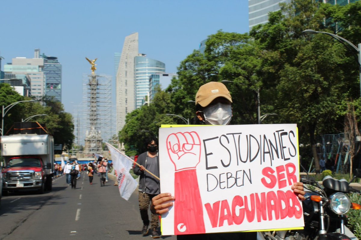 jtolentinoroman's tweet photo. Me sumo en apoyo a los jóvenes de la #FNERRR, para exigir que el Gobierno Federal vacune a toda la población estudiantil, el regreso a clases presenciales pone en grave peligro no sólo a alumnos, sino también a sus familias y personas que los rodean. 

#MarcharemosPorVacunas https://t.co/CjZu2YTQuo
