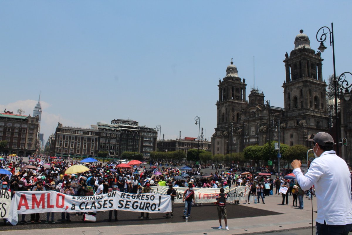 jtolentinoroman's tweet photo. Me sumo en apoyo a los jóvenes de la #FNERRR, para exigir que el Gobierno Federal vacune a toda la población estudiantil, el regreso a clases presenciales pone en grave peligro no sólo a alumnos, sino también a sus familias y personas que los rodean. 

#MarcharemosPorVacunas https://t.co/CjZu2YTQuo