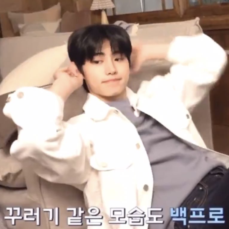 tiny sunghoon tweet media