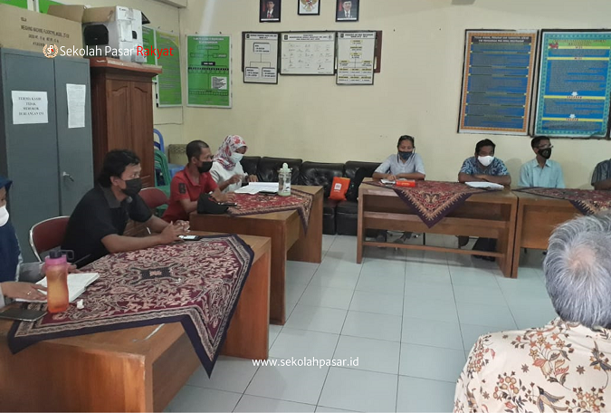 Program Desa Binaan untuk Pengembangan Pasar Desa di Kawasan Menoreh Kulon Progo 

Hibah Pengabdian Desa Binaan di Desa Banjarasri difokuskan pada pengelolaan dan kelembagaan pasar desa.

sekolahpasar.id/program-desa-b…

#PasarRakyat #PasarDesa #KulonProgo