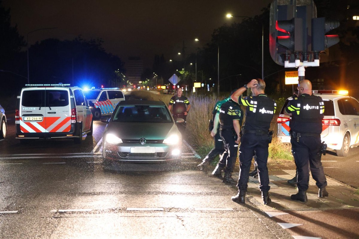 Schietincident op Surinameweg in Haarlem; mogelijke vluchtauto klemgereden, verdachte aangehouden..