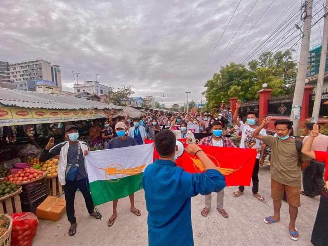 Despite the heavy presence of junta forces, residents of Mandalay held a protest march against the military regime on Thursday. (Photo: CJ) #WhatsHappeningInMyanmar