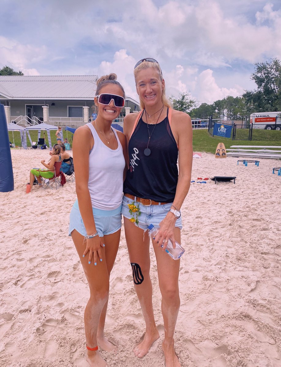 CccBeach's tweet photo. CCC beach players meeting the best of the best!! @kerrileewalsh @brookegreenvb @CCCMarauders Best of luck in the P1440 Junior National Championships!! #cccbeach https://t.co/fV4ksQaDRQ