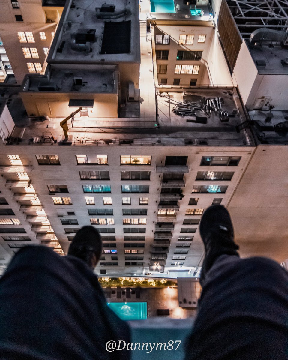 Don't look down! #losangelesarchitecture #teamCanon #moody_tones #sunset #travel_capture #nightshooterz #photography #moodyphotography #portrait_vision #portraits #chasingrooftops #landscapephotography #moody_captures #depthobsessed #rooftopviews  #losangelesgrammers