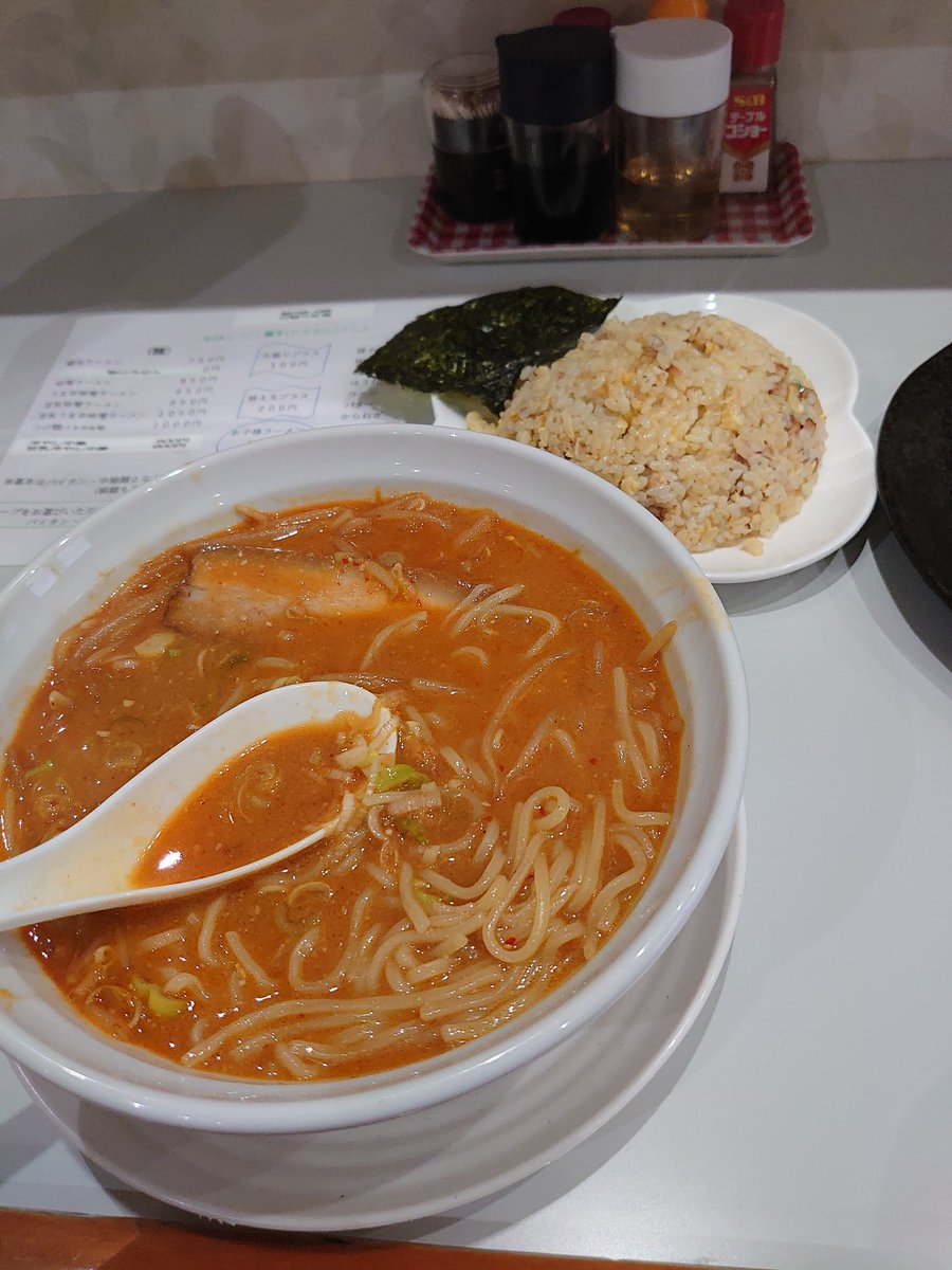 今日のお昼は博千(やたいや)さんでつけ麺♪♪

美味しいです♪(≧∇≦)b