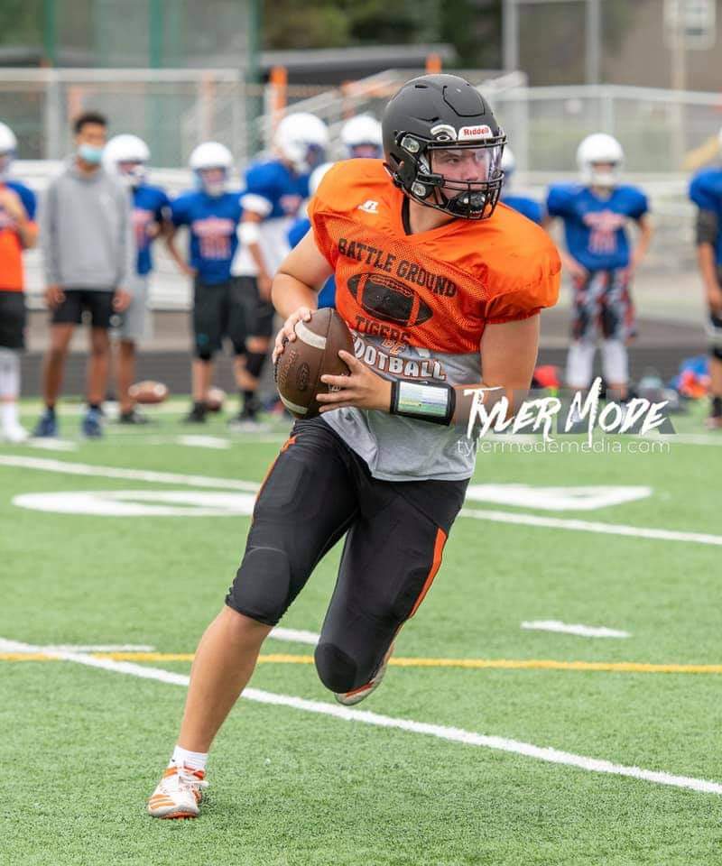 It was only a scrimmage but it's still football 🏈🖤🧡🏈  Thank you <a href="/tylermodemedia/">Tyler Mode</a>