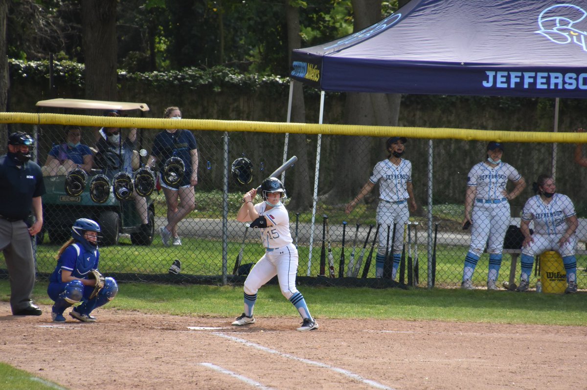 julia_heine's tweet photo. @stoolpresidente need a softball player #BarstoolAthlete #d2matters https://t.co/ZPRLrHK23a
