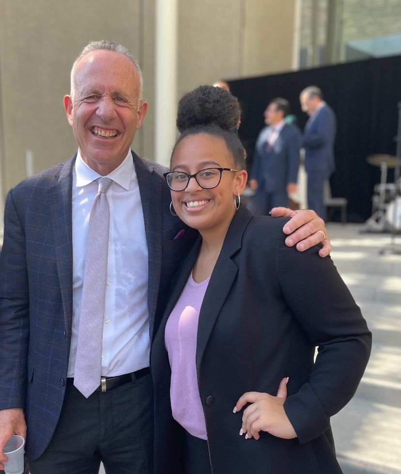 These smiles are brought to by <a href="/Mayor_Steinberg/">@Darrell_Steinberg</a> &amp; Alayna Smith, #MetroChamber Foundation &amp; <a href="/ThousandStrong/">Dohn Joe</a> intern! Alayna served as the emcee during @CityofSacramento 's #StateoftheCity yesterday, and we couldn't be more proud. Can't wait to see what you do next, Alayna!!