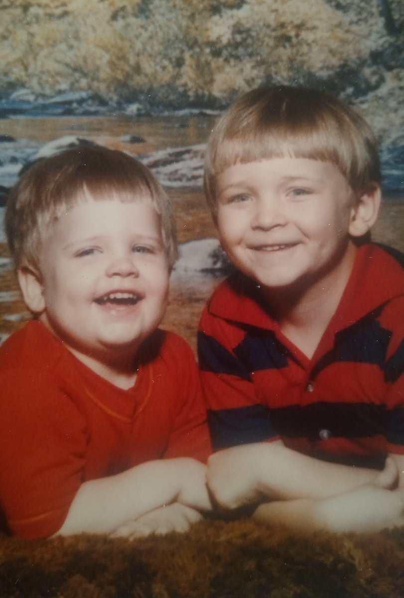 MarkMarkGaming's tweet photo. Oh.....weren't we just the most adorable looking brothers.
#markmarkgames #oldmanbronze https://t.co/gKIfy6izO2
