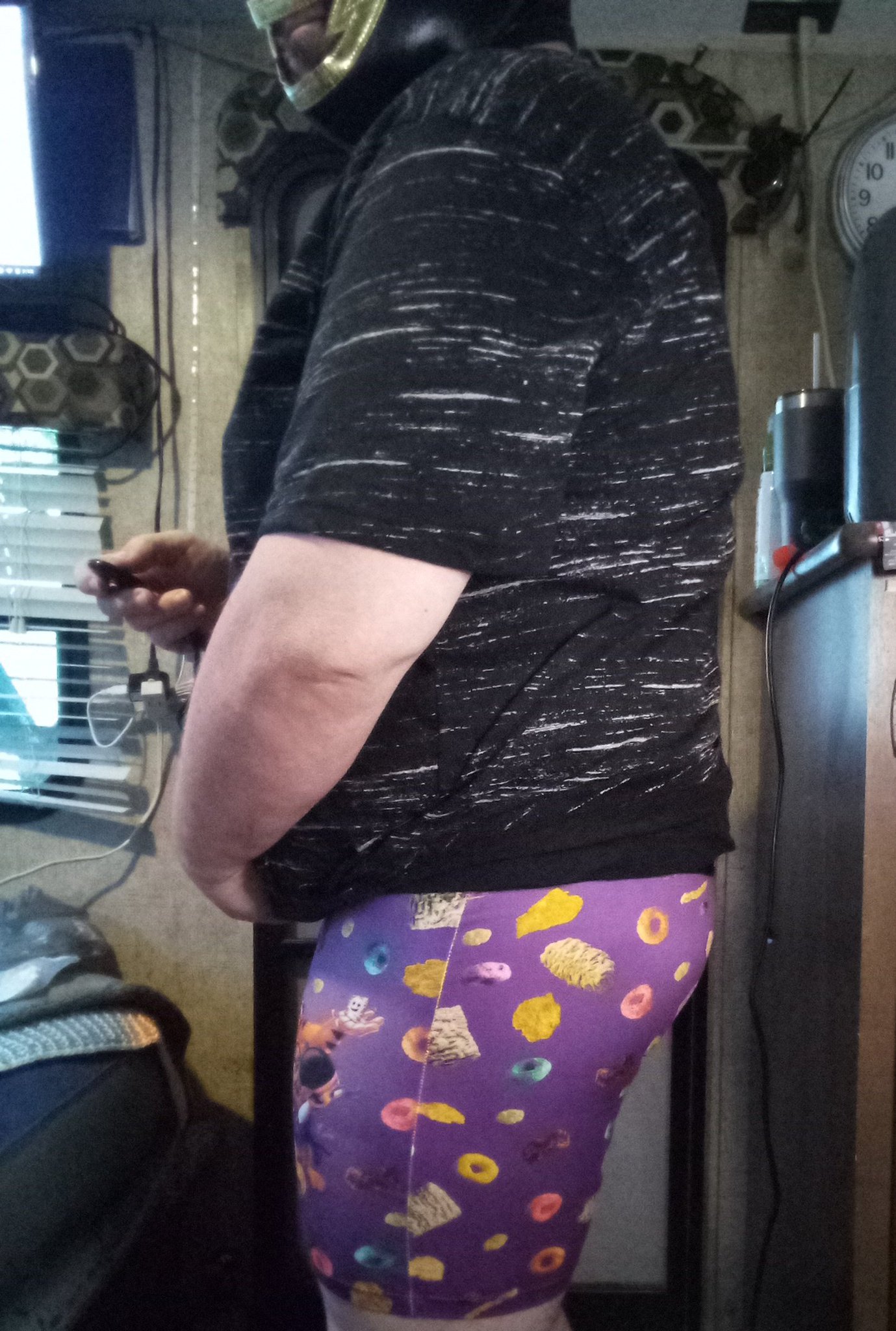 2 pic. Me and the new pair of fun underwear https://t.co/zWywKl2QcU