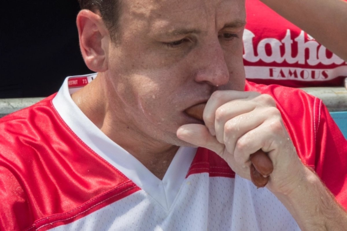 Casino_Org's tweet photo. This Sunday, #JoeyChestnut will go for a record 14th victory at the Nathan’s Famous Fourth of July International Hot Dog Eating Contest. #July4 #oddsmaker #sportsbook @originalnathans @NathansFranks @joeyjaws https://t.co/1mLERa8FdX https://t.co/8976XIsqSf