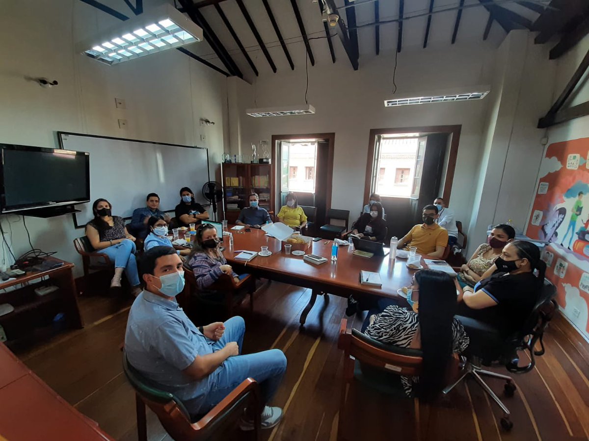 JJRicov's tweet photo. Siempre hay lugar para un compartir, para dar las gracias, para escuchar, para soñar. Este equipo te permite soñar, visionar y hacerlo realidad. Como decía un gran líder a quien la vida puso en mi camino: "para lo posible, todos; para lo imposible NOSOTROS" 💪🏼💪🏼 #OCEM https://t.co/mgTFwTKSsq