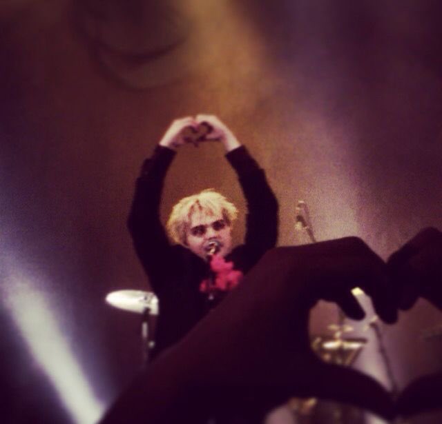 buffysworld's tweet image. Alone Again. 1987 (-,…,-)