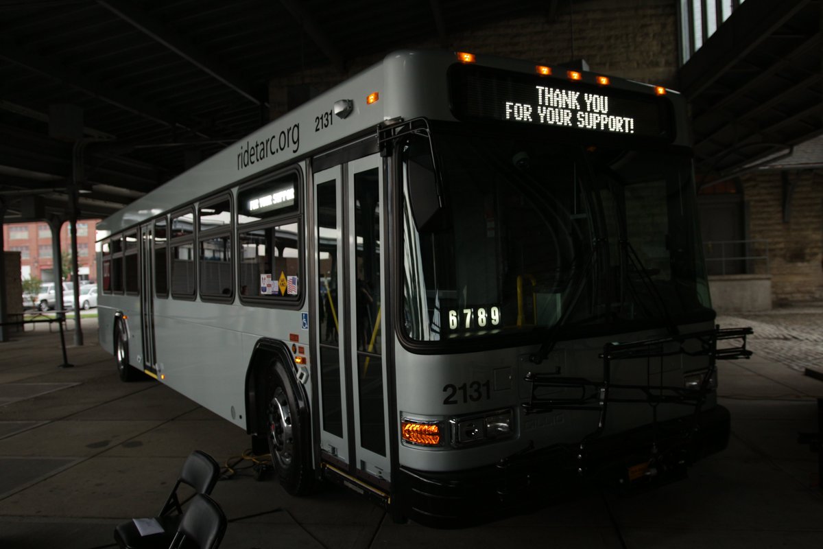 GovAndyBeshear's tweet photo. Today I joined @ridetarc to unveil the first 15 of 47 cleaner emission buses that will serve the residents of Louisville while reducing emissions for cleaner air and a better Kentucky. https://t.co/Hzl6O2oNtC