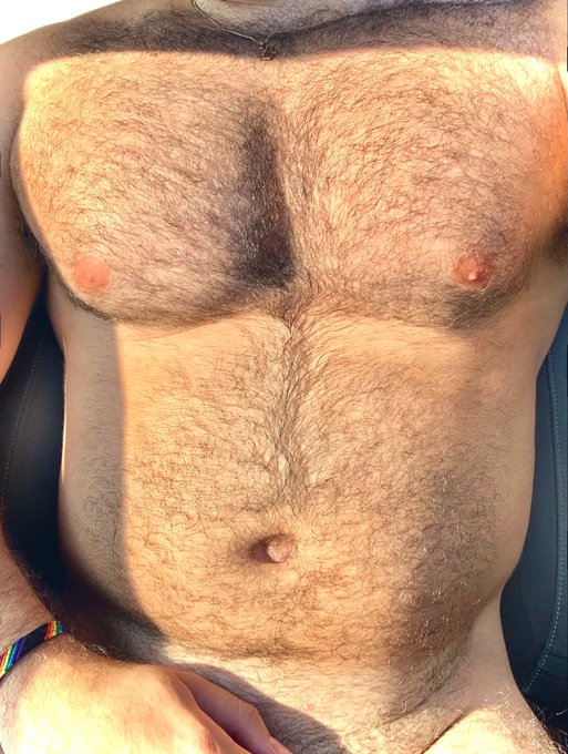 Sun kissed titties ☀️💋 https://t.co/UkNlAthrRx