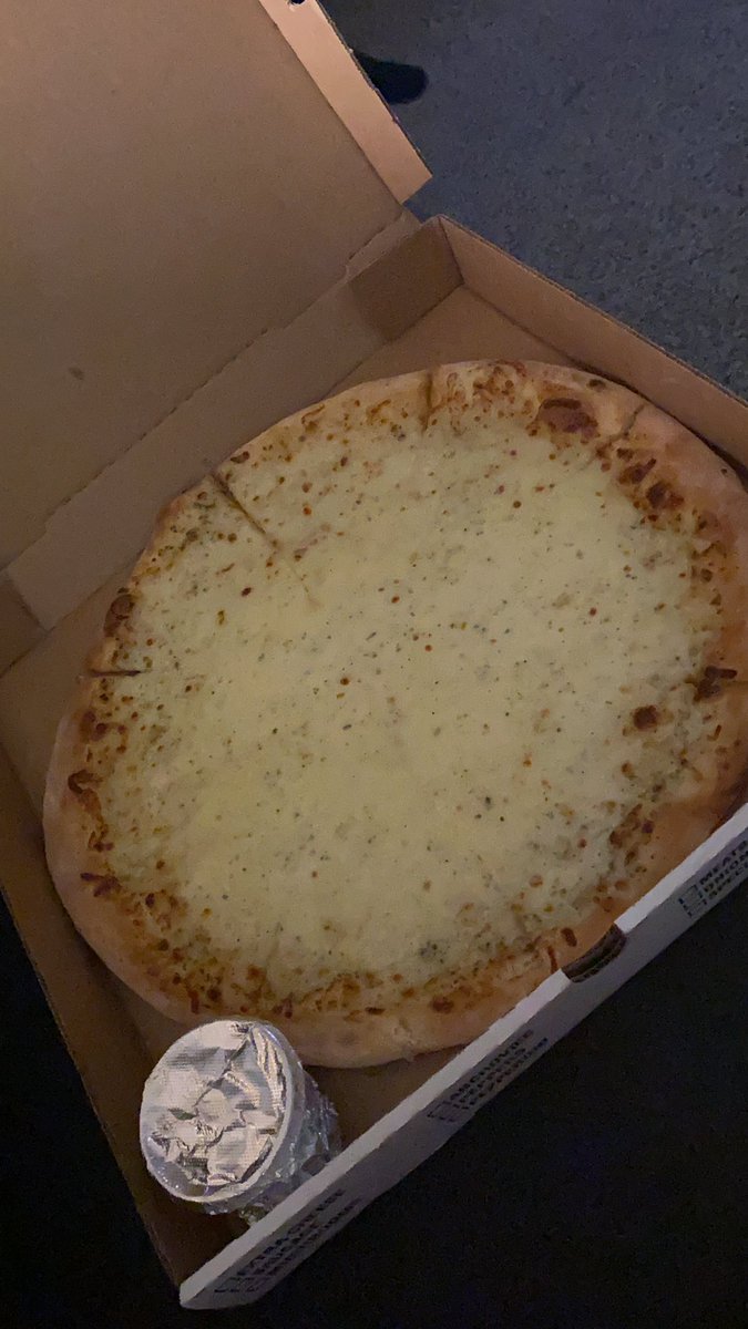 munkitoes's tweet photo. When you do a hour of kickboxing and stairs in the same session then order a pizza after 😅 https://t.co/OdbBDgyUEt
