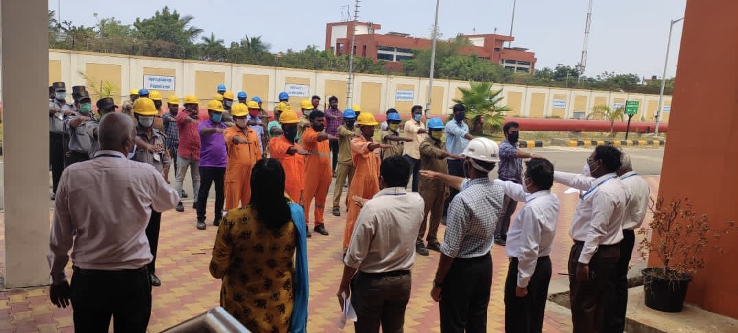 BpclretailE's tweet photo. Initiated Swachhata Pakhwada program at Ennore Coastal Installation on 01.07.2021 by administering Swachhata Pledge at the Installation. The Pledge created a positive vibe in all officers, staff, Security Guards &amp; PCVO crew at the location towards Swachhata, Health and Hygiene. https://t.co/6t8FCZcLU9