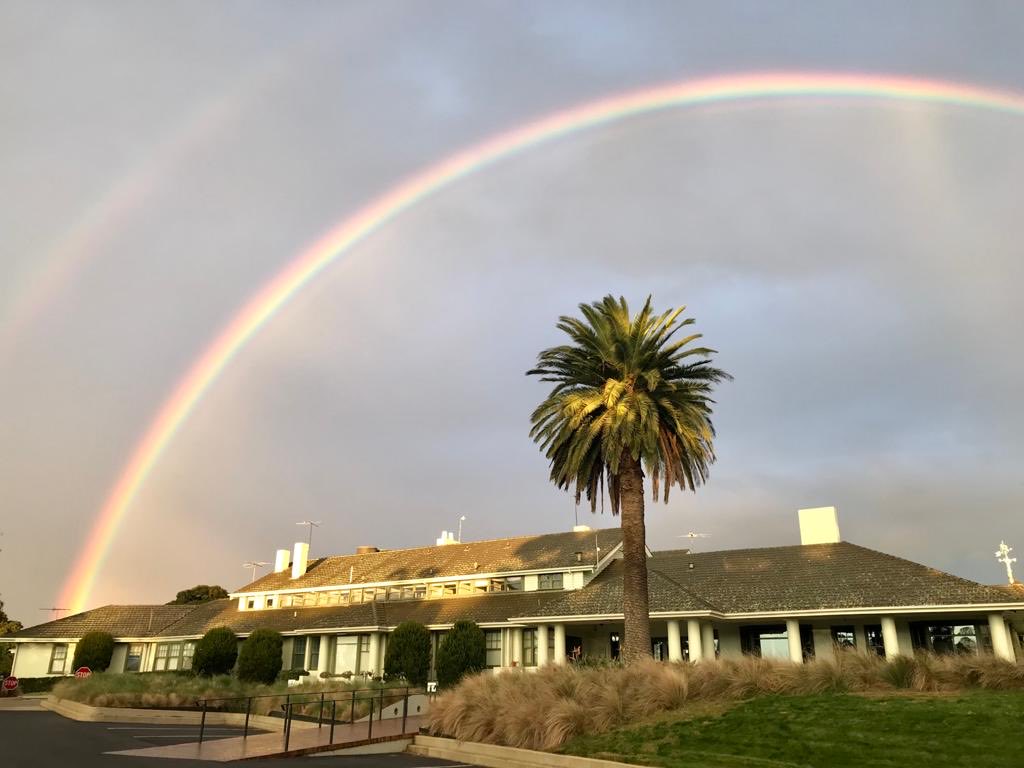 Incredible rainbow to start the day! ⁦<a href="/MelbSandbelt/">The Melbourne Sandbelt</a>⁩