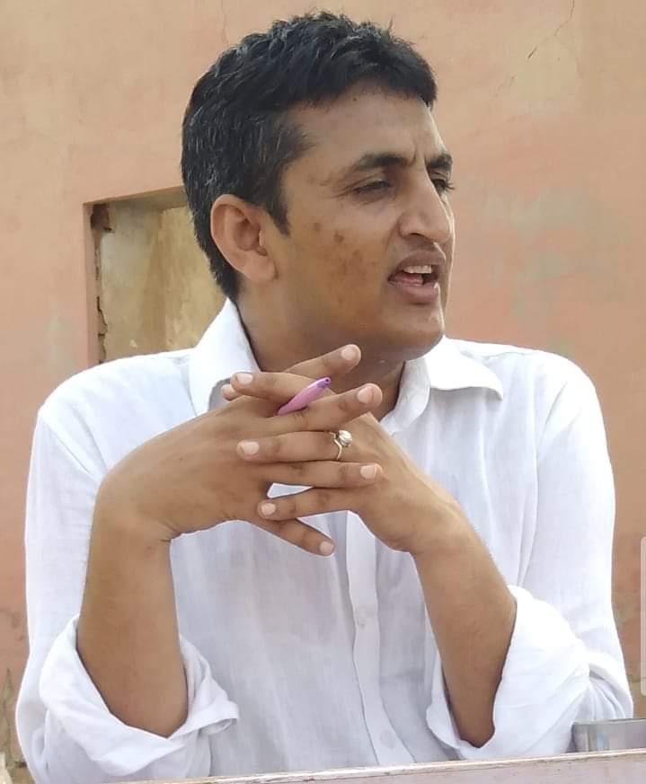 me_moharsingh's tweet photo. इतने छोटे बनिए की हर कोई आपके साथ बैठ सके, और इतने बड़े बनिए की जब आप खड़े हो तो कोई बैठा ना रहे !! ----------------( @me_moharsingh ) https://t.co/VssA9yDXZh