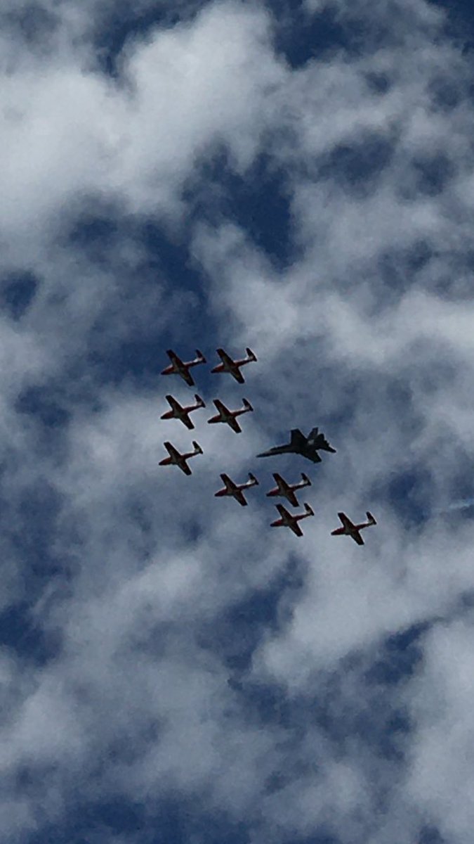 This is always my favorite on Canada Day 🇨🇦   Thx <a href="/CFSnowbirds/">CF Snowbirds</a> #nevergetsold  #HappyCanadaDay2021