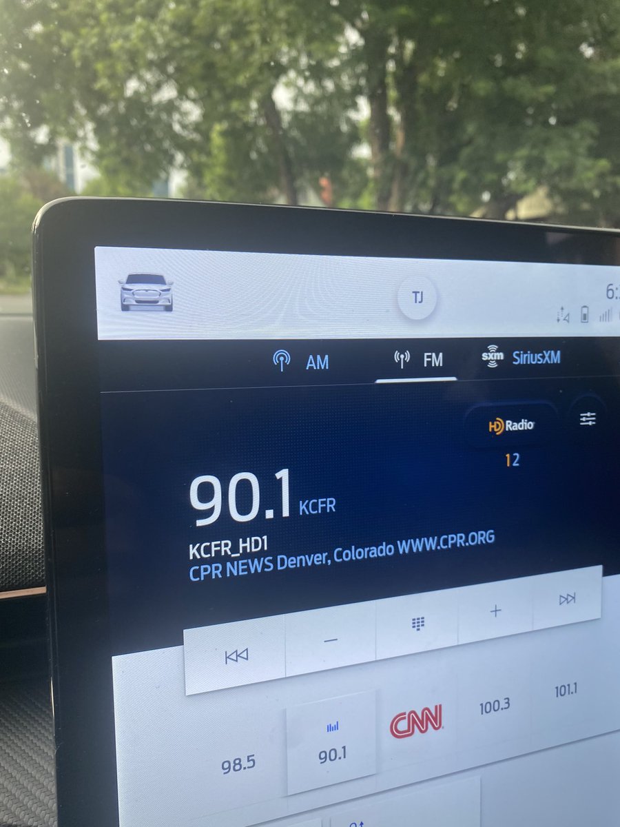 TimWJackson's tweet image. The smart and talented @MichKrebs was heard on @CPRNews @Marketplace covering supply chain issues related to automotive sector 🚗🚙🏎🛻🚘 for @CoxAutomotive @CoxAuto #MichelleAlwaysHitsMark #MicroChipShortage #SupplyChainIssues