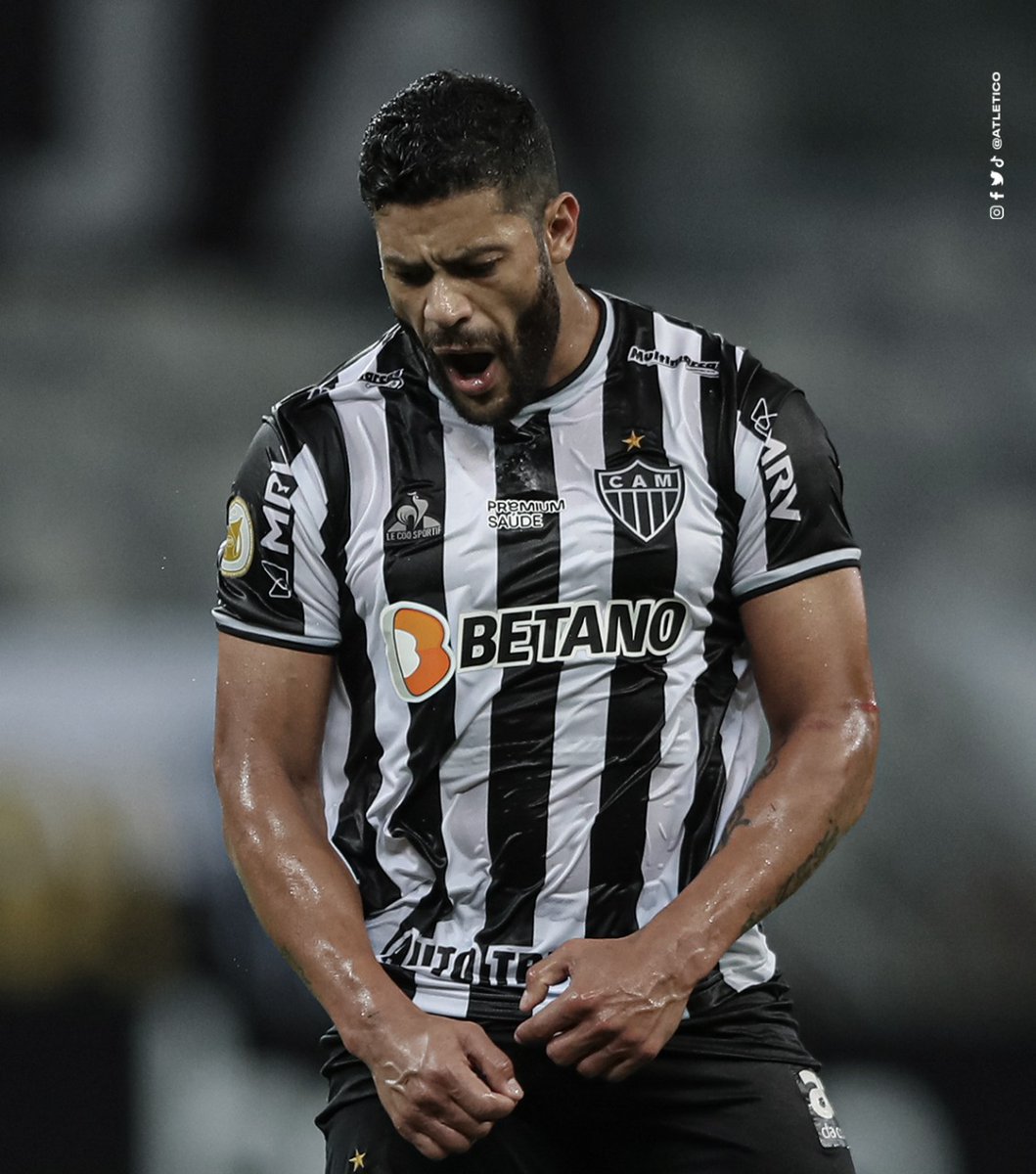Atletico's tweet photo. 💪🏽🐔 Mais um jogo espetacular do Monstro! Duas assistências e participação ativa em toda a partida. Dá orgulho de ver o Hulk deixando tudo em campo com o manto alvinegro! 👏🏽🖤🤍 #NósTemosOHulk https://t.co/uAaMJNe1RS