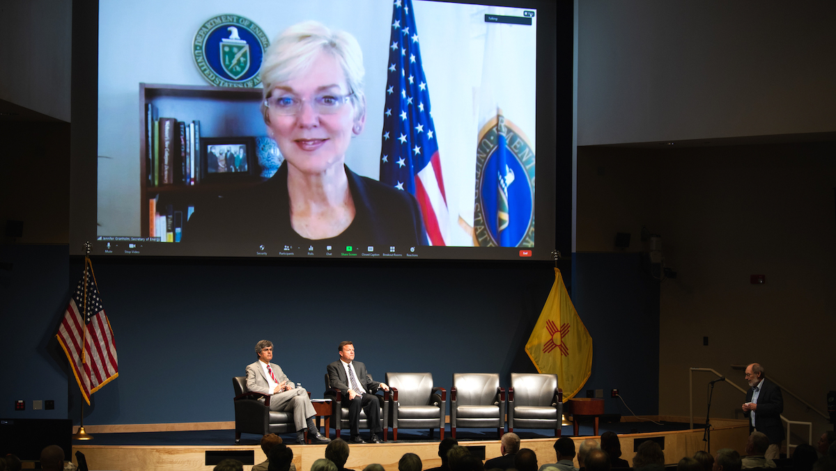 LosAlamosNatLab's tweet photo. We were honored to welcome @SecGranholm to Los Alamos last month for a virtual visit! From #climate and #cancersolutions to commitment to the mission, see the highlights reel from her tour in this #ICYMI story. ⤵️ @ENERGY
https://t.co/E6KX7F1jzq https://t.co/8ydaC1eQoP