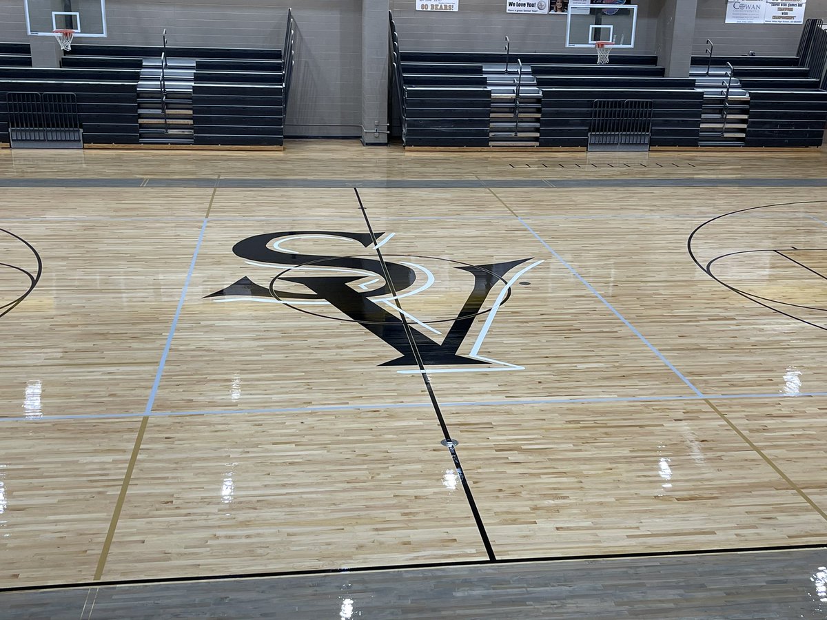 Scott_Perry67's tweet image. First gym finished without Ryno. Thanks to Dennis Alvarez and John Hooper for allowing us to redo their floor and put a small logo in memory of Ryan. Thanks to Jon Wesley Rye, Connor Long and Pop for helping me get it done. I hope the Bears enjoy it.