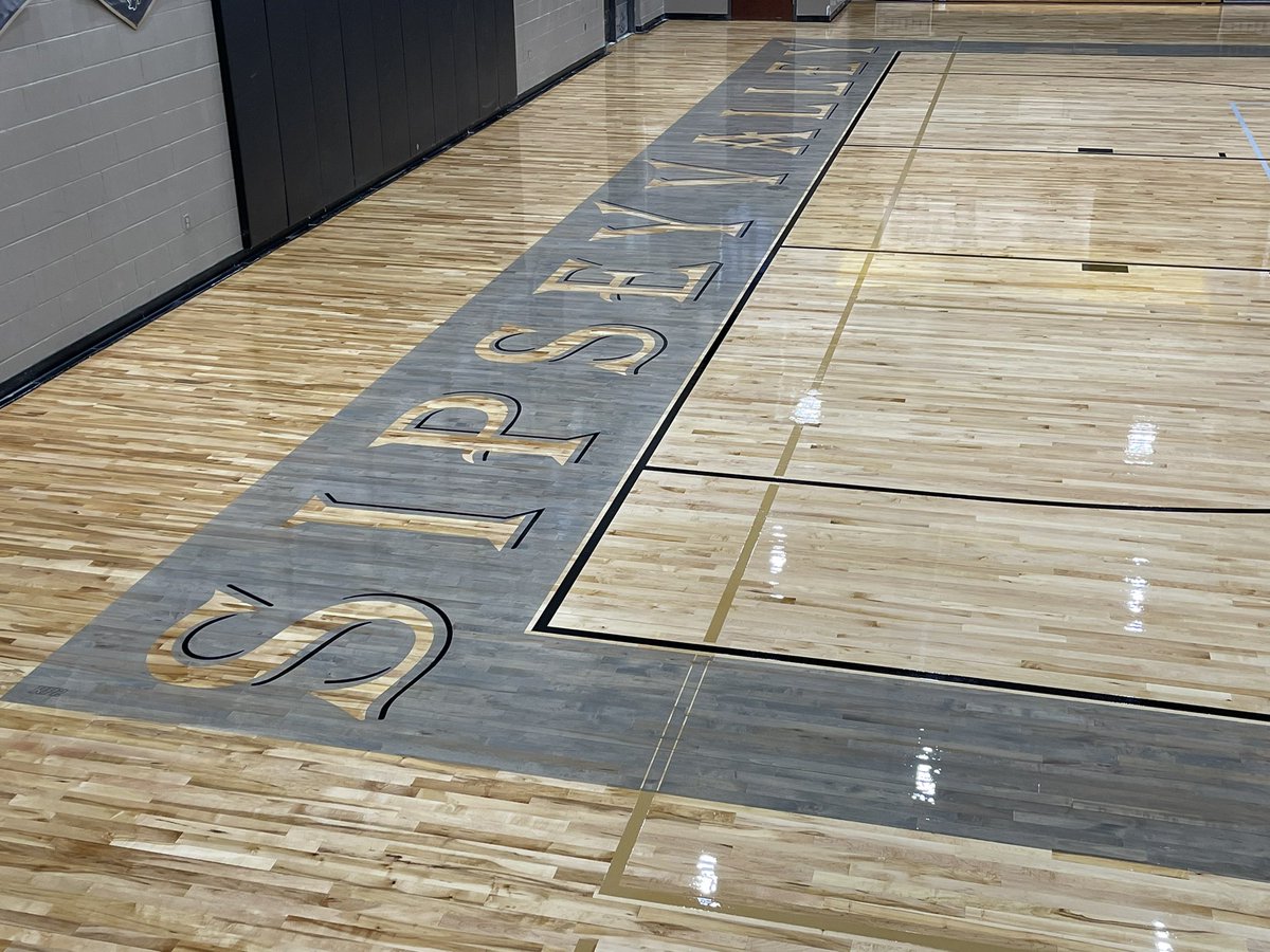 Scott_Perry67's tweet image. First gym finished without Ryno. Thanks to Dennis Alvarez and John Hooper for allowing us to redo their floor and put a small logo in memory of Ryan. Thanks to Jon Wesley Rye, Connor Long and Pop for helping me get it done. I hope the Bears enjoy it.