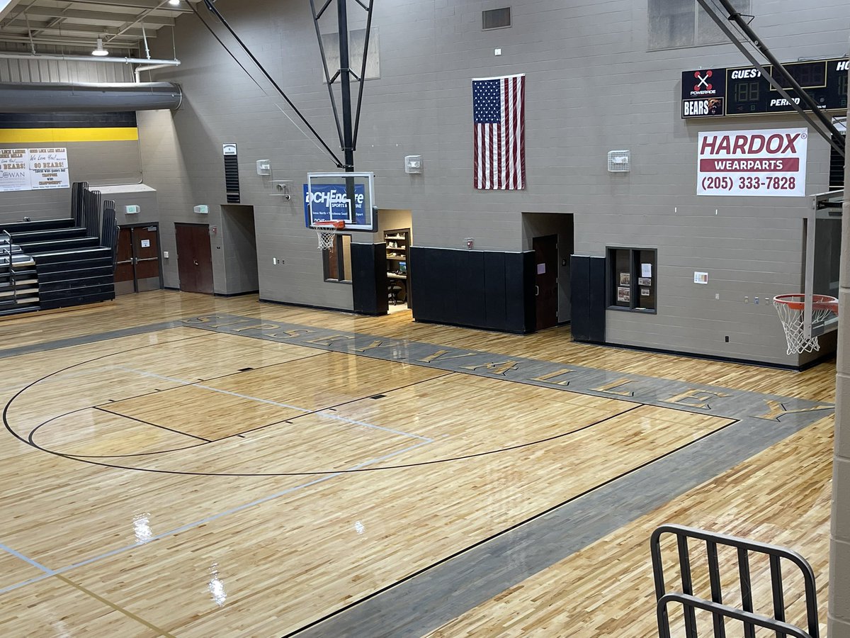 Scott_Perry67's tweet image. First gym finished without Ryno. Thanks to Dennis Alvarez and John Hooper for allowing us to redo their floor and put a small logo in memory of Ryan. Thanks to Jon Wesley Rye, Connor Long and Pop for helping me get it done. I hope the Bears enjoy it.