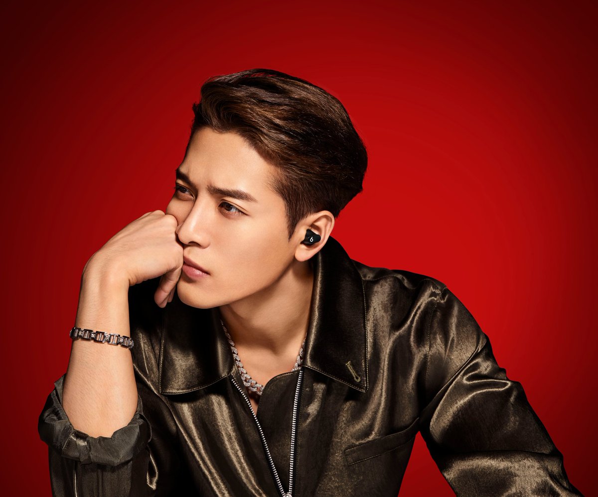 JacksonWGlobal_'s tweet photo. [TEAMWANG] 210702

Global Ambassador for @beatsbydre Jackson Wang in the Beats Studio Buds 🔥🔥😍

#JacksonWangxBeatsGlobal 
#JacksonWang #王嘉尔 #잭슨 #TEAMWANG @JacksonWang852 @teamwangofcl https://t.co/Qe2dBJNERu