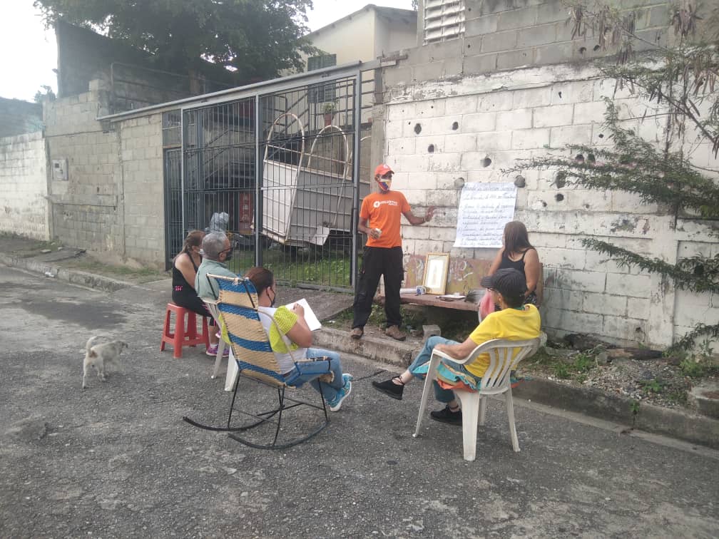 VpIndependencia's tweet photo. En #VoluntadPopularIndependencia seguimos #PlanPaLaCalle hoy visitamos la comunidad de #AltosDeYurubi con un conversatorio explicando todo sobre el #AcuerdoDeSalvacionNacional https://t.co/hYxrV4BDBH