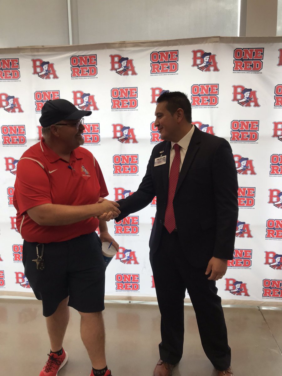 BelAirHigh's tweet image. Excited for a new Chapter in the #OneRed Community with Principal Valtierra ❤️💙

@ODPHIRuben @BAHSMottinger #BigRedPride @BA_Highlanders