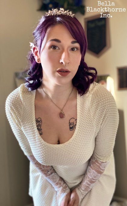 She really wants you but she&rsquo;s still unsure 😉 https://t.co/Ba0df24TeE