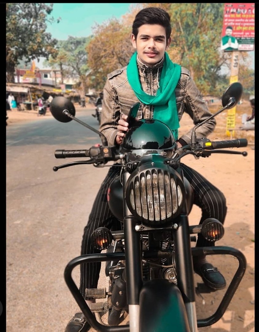 Pal756591's tweet photo. जन्मदिन की बहुत बहुत शुभकामनाएं मेरे भाई @shreyanshp143 ❤️💞🎂 महादेव 💙 की कृपा तुम पर बनी रहे 💙💞🙏 🎂🎉🎂 https://t.co/vj3IFWEF84