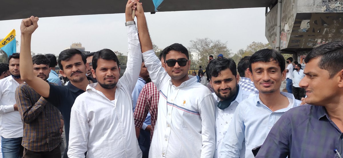 काम रोको शौक नहीं मजबूरी है।
लगता है आर पार की लड़ाई जरूरी है।।
सरकार/माननीय cm साहब <a href="/ashokgehlot51/">Ashok Gehlot</a> <a href="/RahulGandhi/">Rahul Gandhi</a> <a href="/RajCMO/">CMO Rajasthan</a> <a href="/Barmer_Harish/">Harish Chaudhary</a> पटवारियों की वेतन विसंगति दूर कर   #Gp3600_for_patwari दें।
#Gp3600_for_patwari
<a href="/zeerajasthan_/">ZEE Rajasthan</a>  
<a href="/grkhilery/">grkhilery</a> <a href="/RPS_Karauli/">राज.पटवार संघ करौली</a> <a href="/RPS_President/">Rajender Kumar Nimiwal</a>