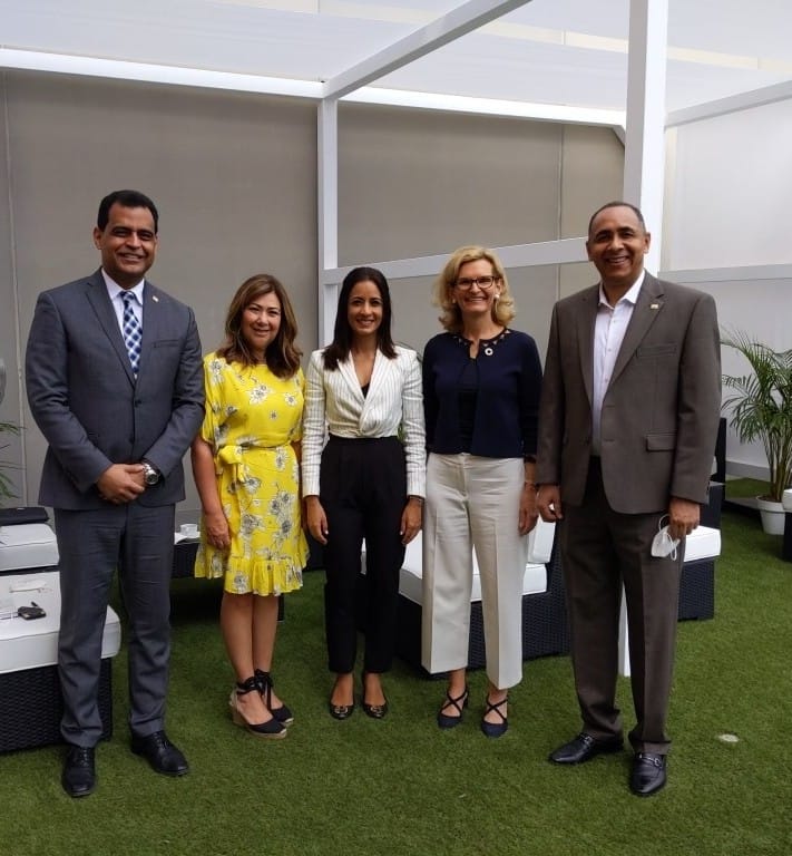 IndotelRD's tweet image. Presidente del Indotel se reúne con miembros representantes de la UIT en el Mobile World Congress #MWC2021. (1)