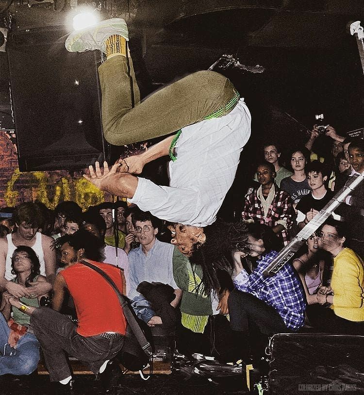 PunkRockStory's tweet image. Old punk rock photo in color
HR of Bad Brains - CBGB - New York City - December1982. Photo by Glen E. Friedman
#punk #punks #punkrock #hardcorepunk #cbgb #HR #badbrains #history #punkrockhistory