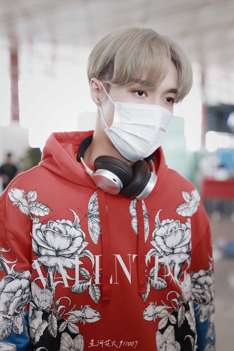 Zhang Yixing Indonesia S Tweet 0721 Pek Airport Cr 星河花火 Layzhang Zhangyixing Layzhang Lay Studio Trendsmap