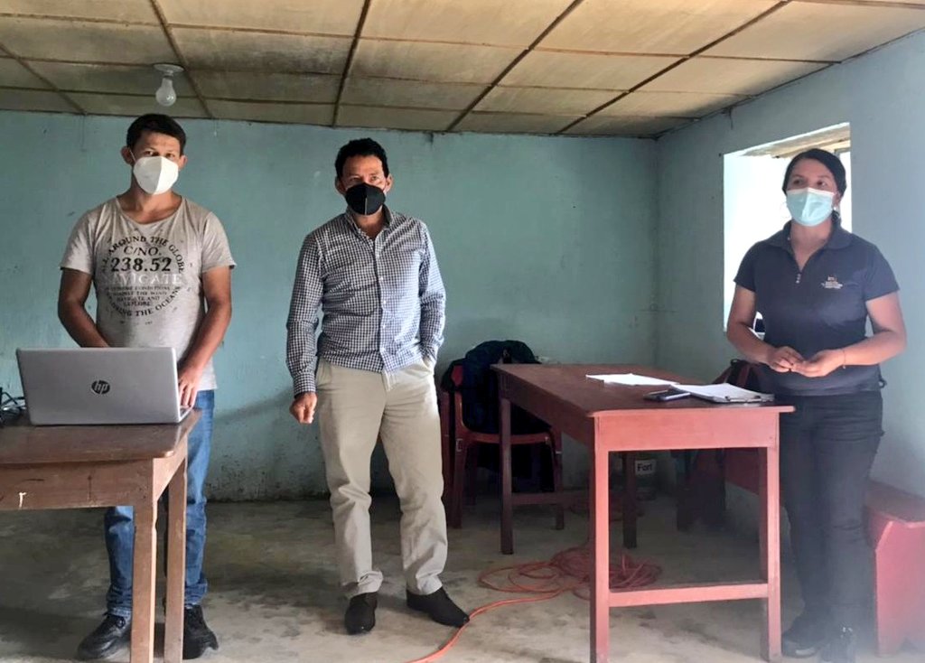 #Quilanga | Con el propósito de mejorar la producción cafetalera, se brinda taller para la implementación de semilleros  y  viveros de café, dirigido a productores de la Comuna Loana-Pisaca, en la actividad participan el Jefe Político y Comisario Nacional del cantón.