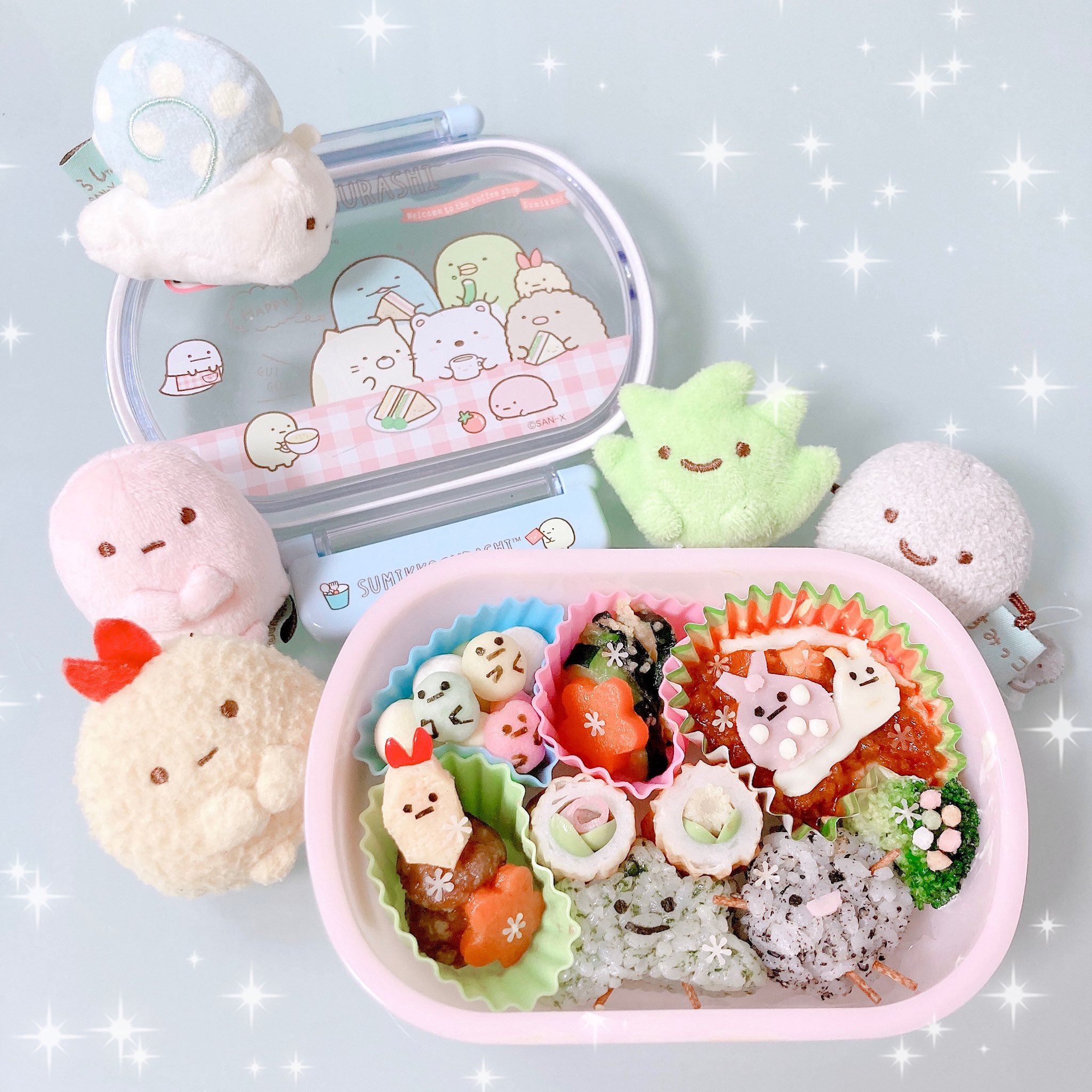 Twitter 上的 みら キャラ弁 お弁当記録 今日はわきやくすみっコ弁当 サブキャラ祭り ざっそうは青のり醤油 ほこりは黒ごましお たぴおかはお麩の出汁煮 えびふらいのしっぽは卵焼き ふろしきつむりはハムチーズだよ 出汁のせいでたぴおかの顔ふやけ
