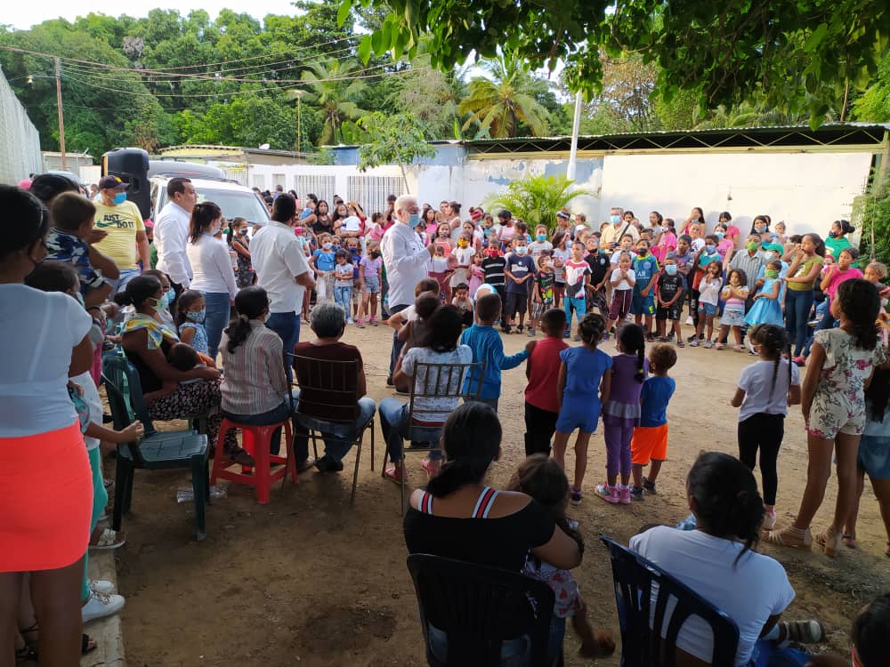 En la tarde de hoy, activistas de @FundaREDES_ participaron en un encuentro comunitario en el sector Caujarao de la ciudad de Coro, estado Falcón. Donde se abordó la importancia de la documentación de violaciones de DDHH y los mecanismos de protección regional e internacional.