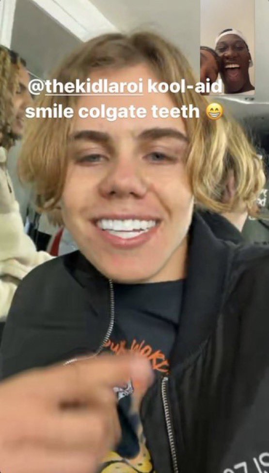 filess's tweet image. “smile if your music is dogshit and you should never touch a mic again”